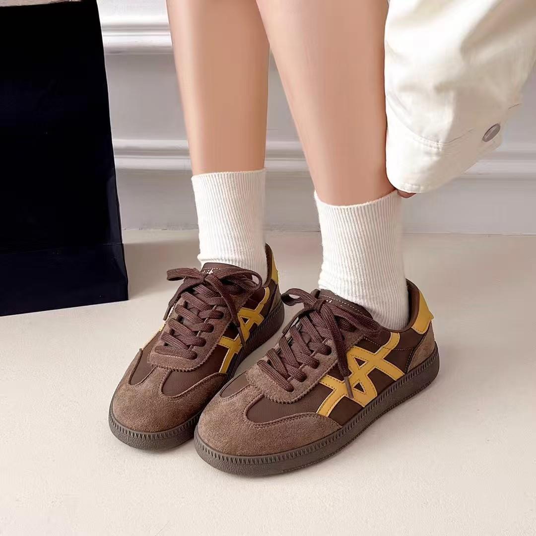 

Ретро колледж стиль контрастные цвета сплайсинг немецкие тренировочные туфли женские 2025 новые круглый носок шнуровка повседневные спортивные туфли Форрест Гамп 40