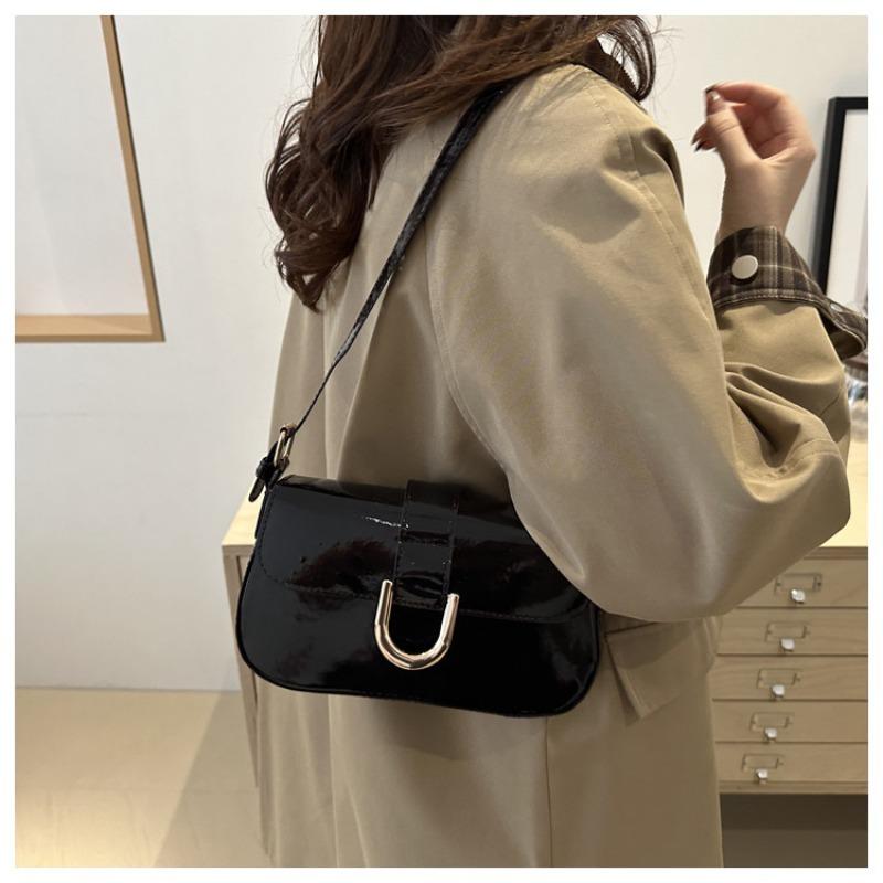 High end handbag for women, vintage wine red horseshoe buckle, fashiable hand-held armpit bag, single shoulder crossbody bag