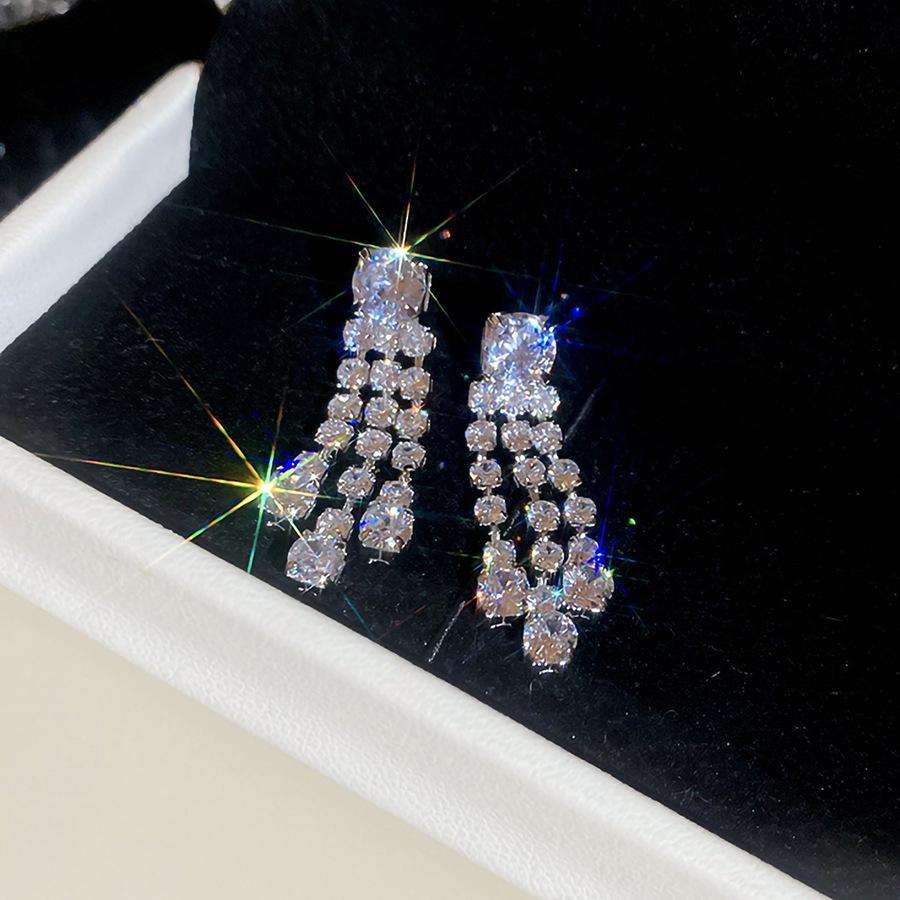 Серебряные Серьги-Гвоздики с Кисточками и Квадратными Цирконами в Ретро-Стиле - Элегантные, Роскошные Серьги для Женщин