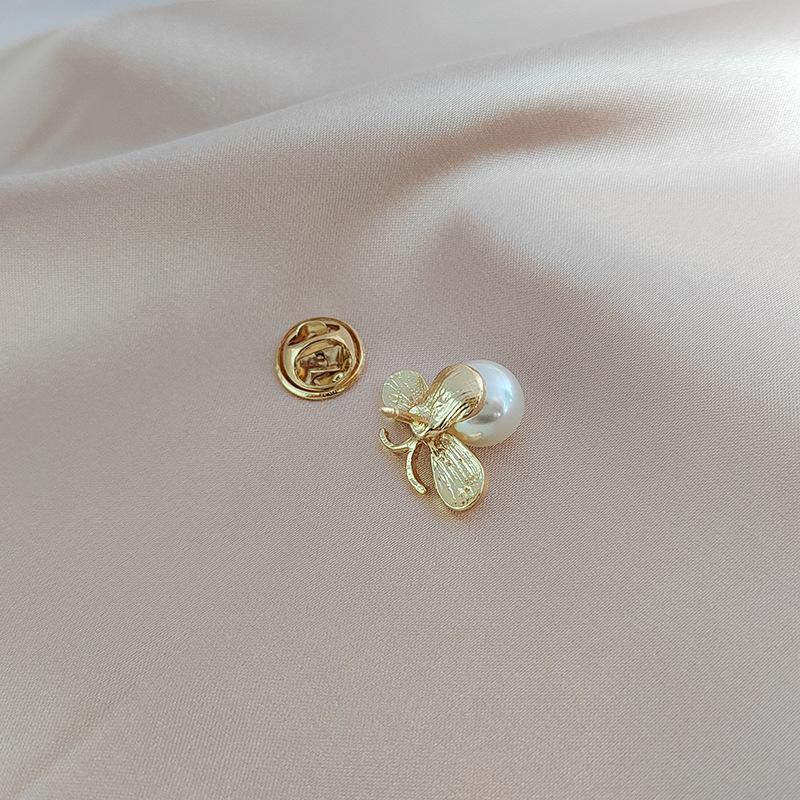 Temperament Bee Pearl Buckle Brooch Premium Temperament Women'S Silk Scarf Buckle Fixed Clothes Pin