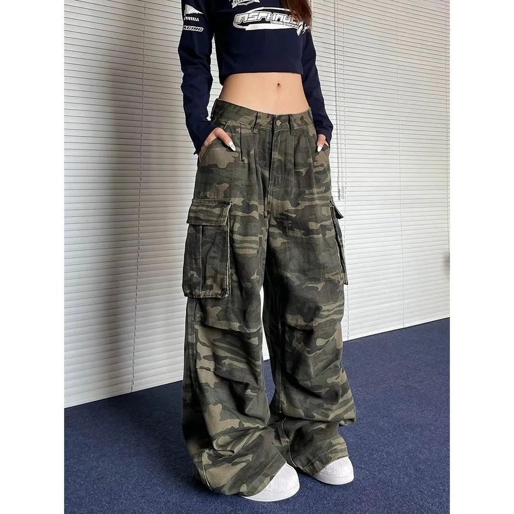 Women's Low Rise Wide Leg Camo Cargo Jeans Vintage Multi Pocket Pleated Stacked Floor Length Non-Stretch Hip Hop Winter Denim Trousers