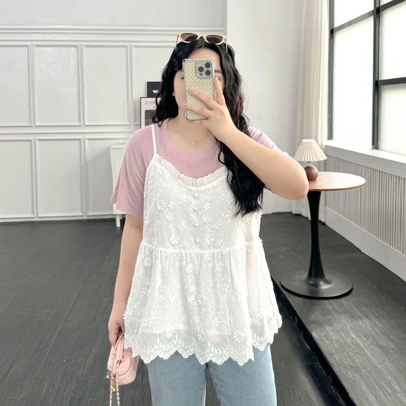 

Plus size women clothing [Korean Series Lace Small Sling] Three-Dimensional Cotton Embroidered Wooden Ear V-neck 100.00kg Slimming Top