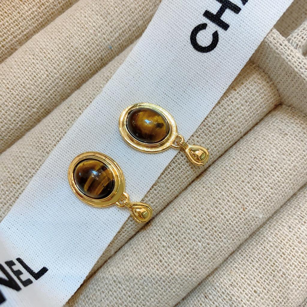 French Retro Natural Stone Oval Water Drop Earrings Women'S Stud Earrings Design Four-Season Earrings