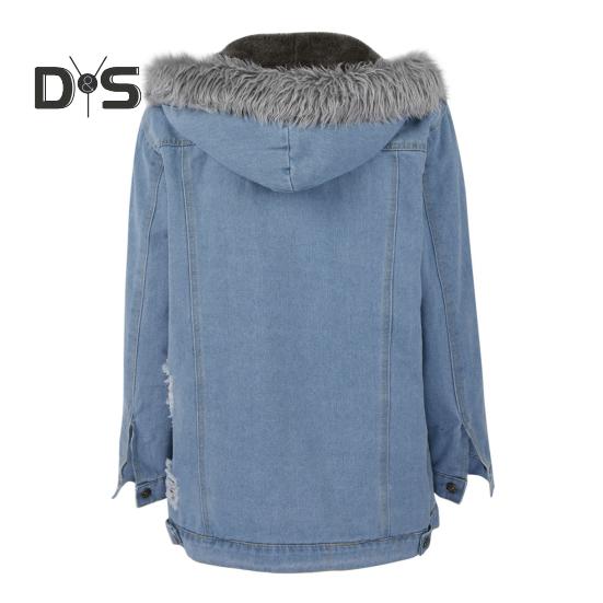 Зимняя женская куртка с меховым капюшоном — фото 13