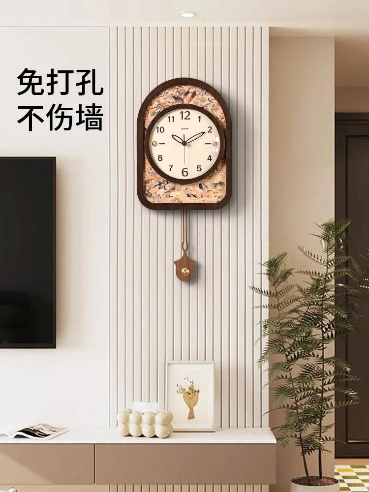 Creative Silent Light Luxury Wall Clock Living Room Home Non-punching Clock Retro High Sense 2025 New Wall Clock
