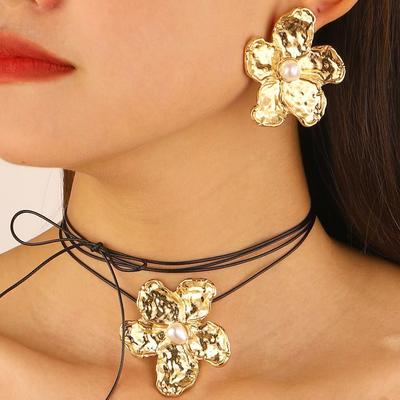 2026 Fashion Alloy Earrings Floral Earrings Women's High Quality Casual Women's Alloy Pearl Set Flower Temperament Stud Earrings