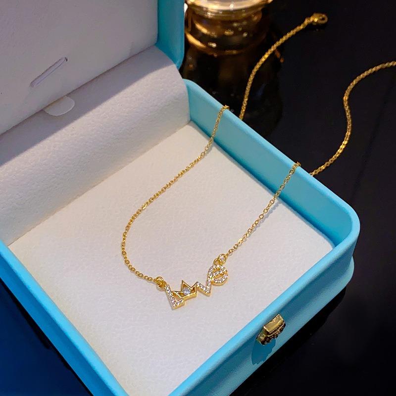 Women Fashion Crown Love Inlaid Diamond Titanium Steel Pendant Clavicle Necklace