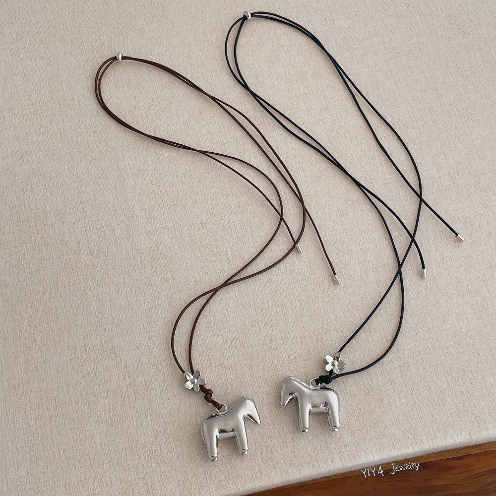 New Funny Smooth Surface Metallic Cartoon Horse Flower Pendant Necklaces for Women Long Adjustable Wax Rope Chain Chokers