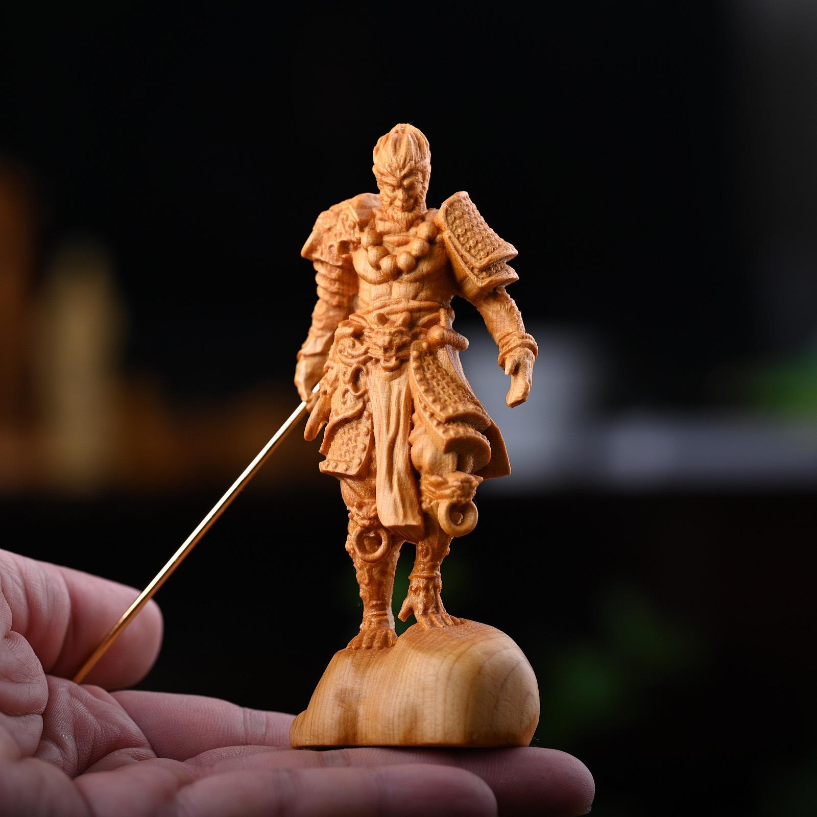 

Вырезанное вручную украшение из дерева туи Wukong Mythology - Black Monkey King, настольный декор для мужчин