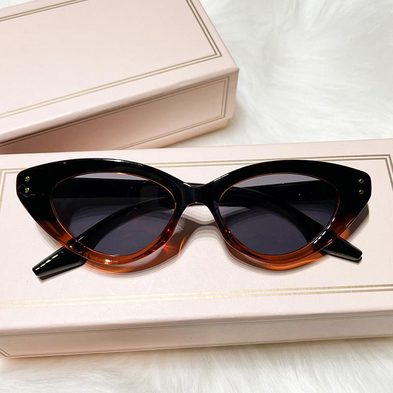 

Cat Eye Fashion Vintage Sunglasses Women 2025 Luxury Brand Designer Punk Sun Glasses Trendy Sexy Ladies Small Frame Rivet Shades
