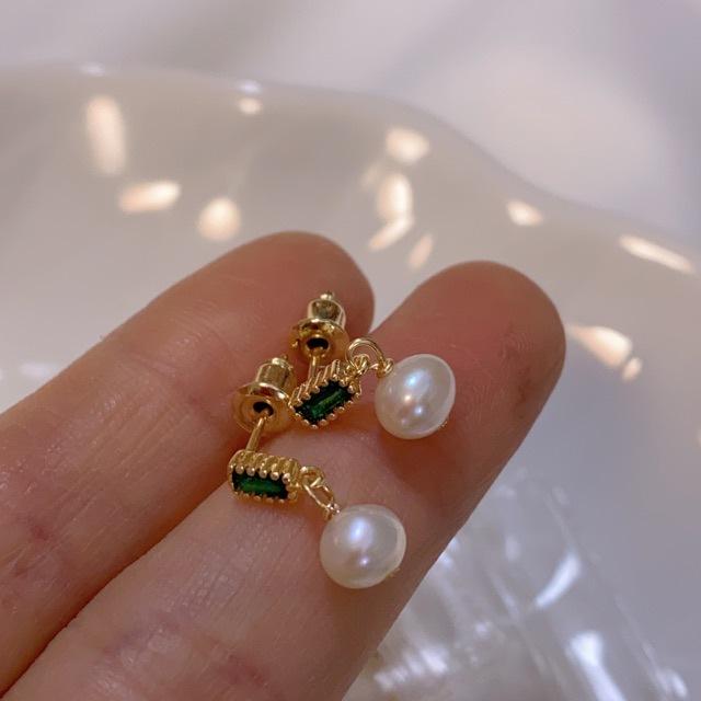 Natural freshwater pearl pendant stud earrings for women, emerald zircon s911, silver needle niche mini control earrings