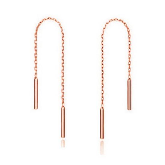 

Корейская версия Модного темперамента звезды Хоуи Солнца имеет те же женские серьги-гвоздики и новые украшения для ушей.