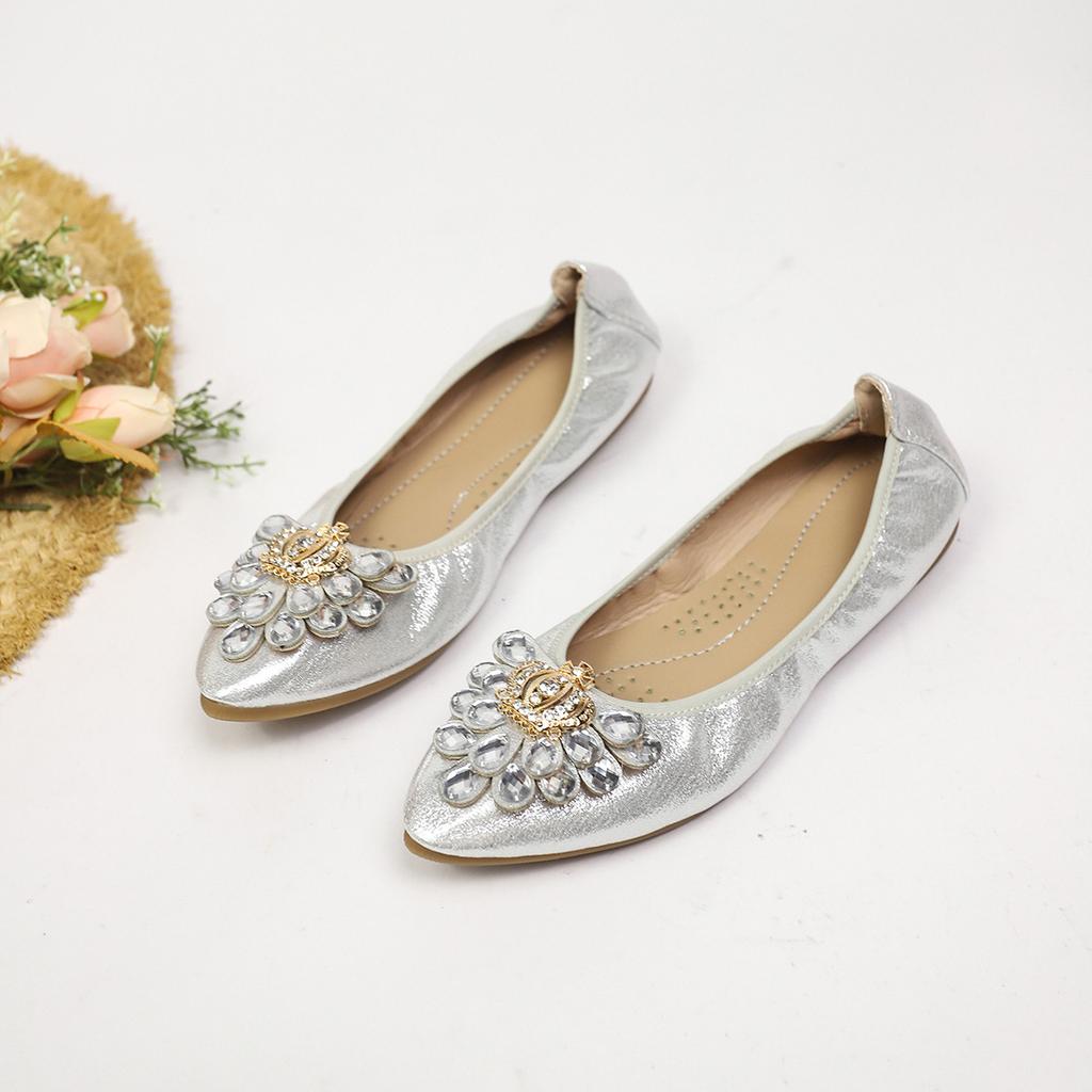 Pointed single shoes women's new autumn shallow mouth rhinestone flat bottom ladyshoes soft sole women's shoes one