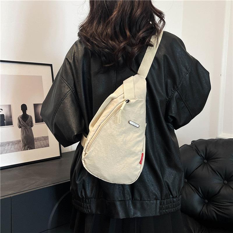 2025 Spring New Fashion Bag Women's Classic Simple Versatile Messenger Bag Men's and Women's Same Breast Bag Factory Direct Sales