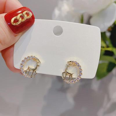 S925 Silber Elch und Mond Ohrringe - Elegantes, Märchen-inspiriertes Design für einen schicken und modernen Look