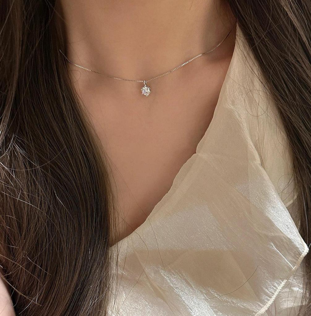 Elegant Zircon Necklace: Stylish, Lightweight, Niche Design, Minimalist, Exquisite, Super Sparkly Clavicle Chain for Women