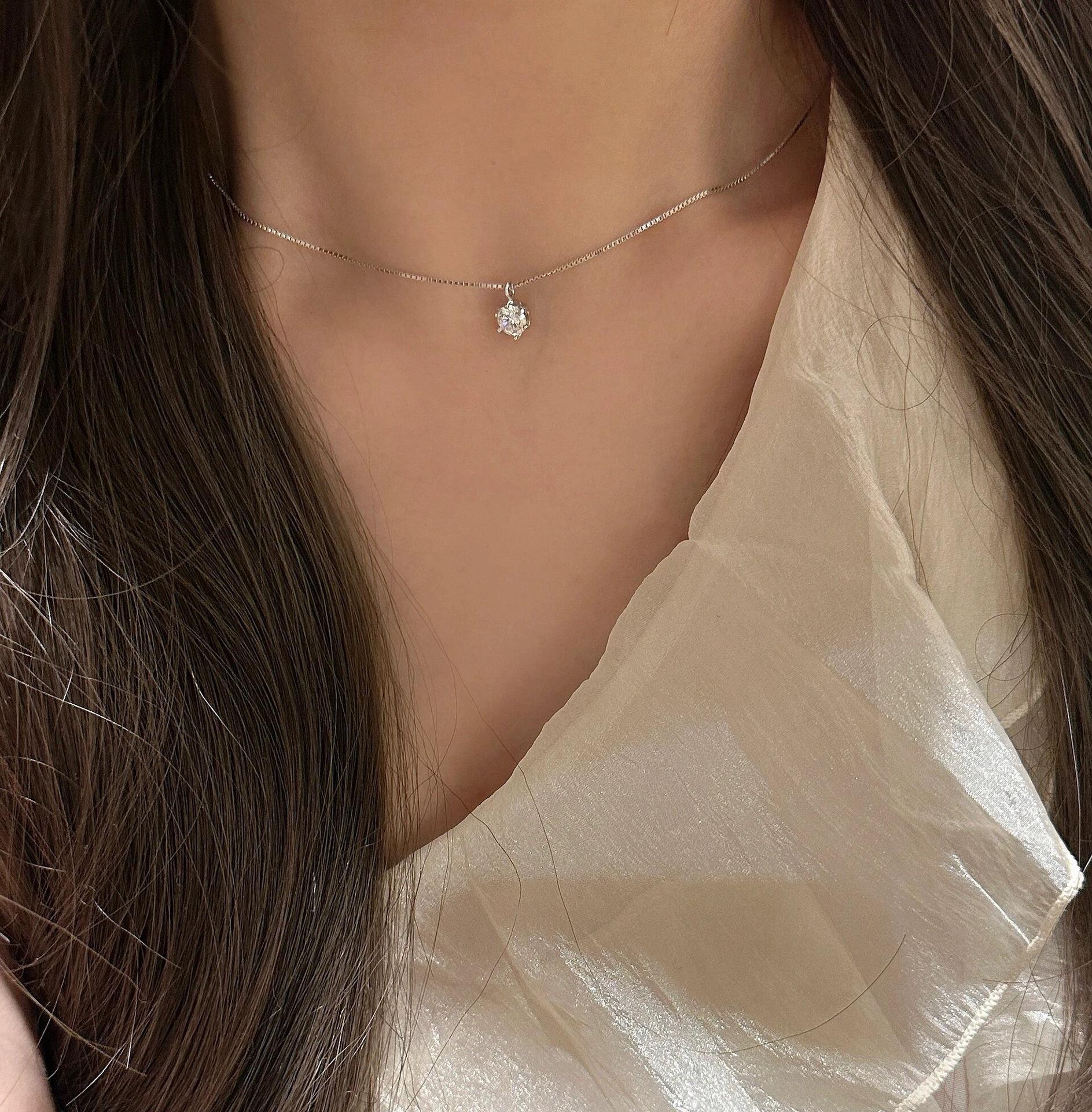 Минималистичное бриллиантовое колье Zhongying с муассанитом на шести крапанах