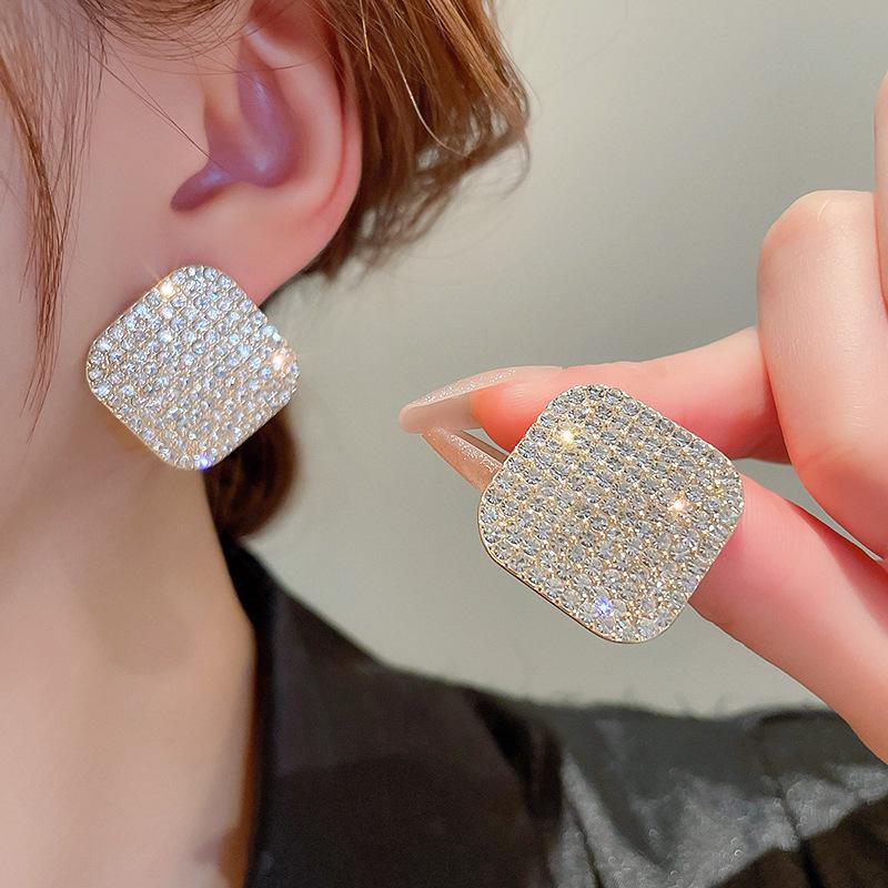 Elegant Geometric Oval Diamond Silver Earrings - Luxury European & American Fashion for Women