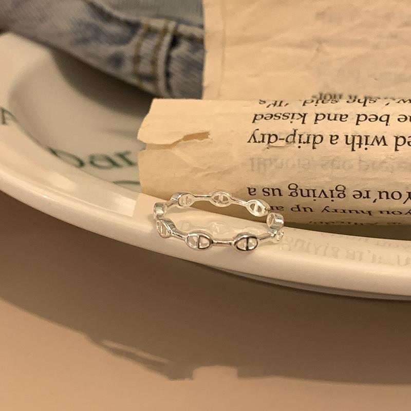 

Stylish And Unique Copper Ring For Women Featuring Eyecatching Pig Nose Design