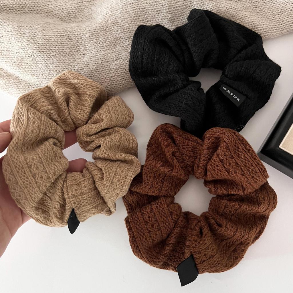 Weiches, braunes Strickhaarband für Damen im Herbst und Winter – vielseitiger Haargummi/Pferdeschwanzhalter im Dickdarm-Stil