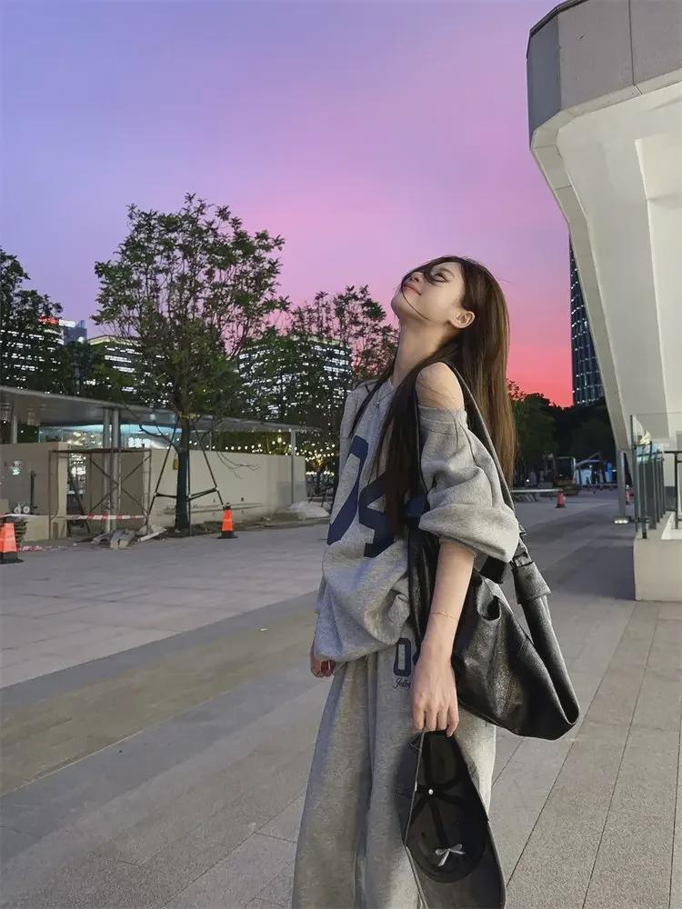 2024 Spring/Fall Women's Asymmetrical Shoulder Digital Print Sweatshirt & Loose Trousers Set