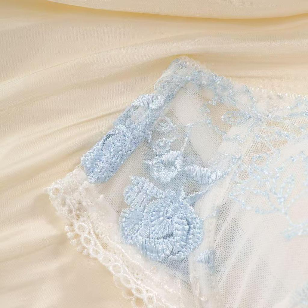Women's Sexy Floral Embroidery Push-Up Lingerie Set