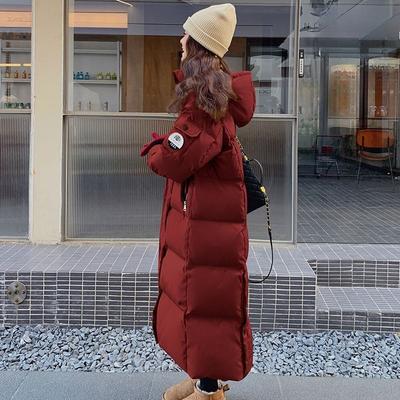 Modische und verdickte rote lange wattierte Jacke für Damen, Winter-Oberbekleidungsmantel im Brotservice-Stil
