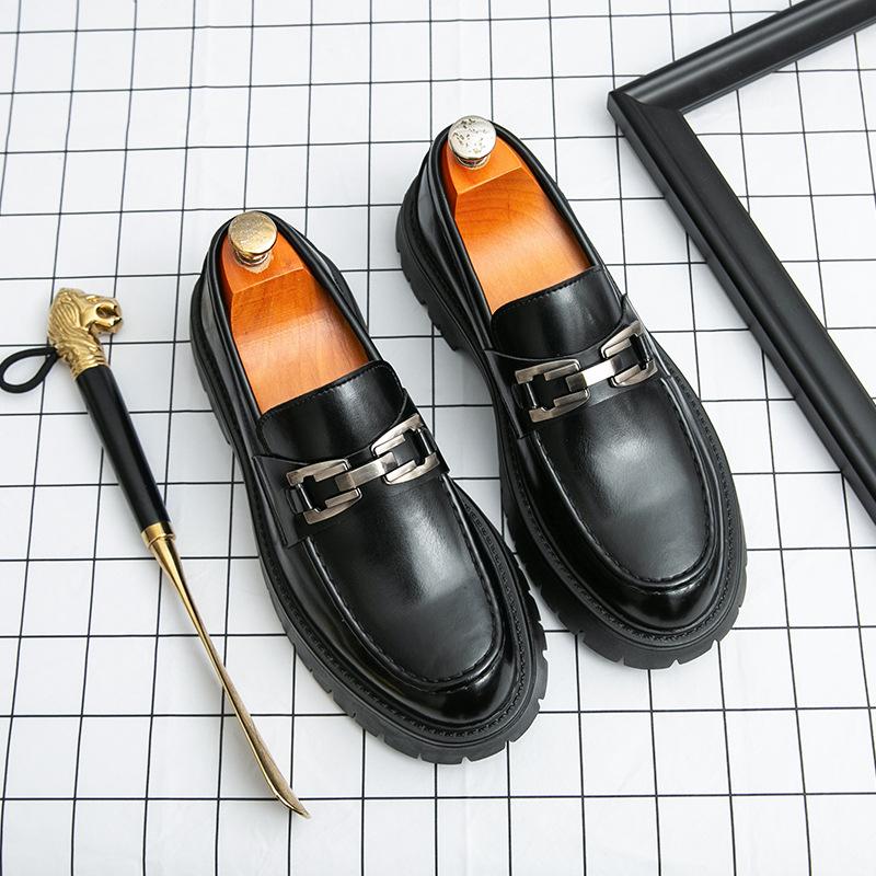 22 neue Plateau-Schuhe zur Absatzsteigerung mit großem Kopf aus Leder Lackleder lässige Schuhe mit dickem Absatz Friseur trendige Schuhe