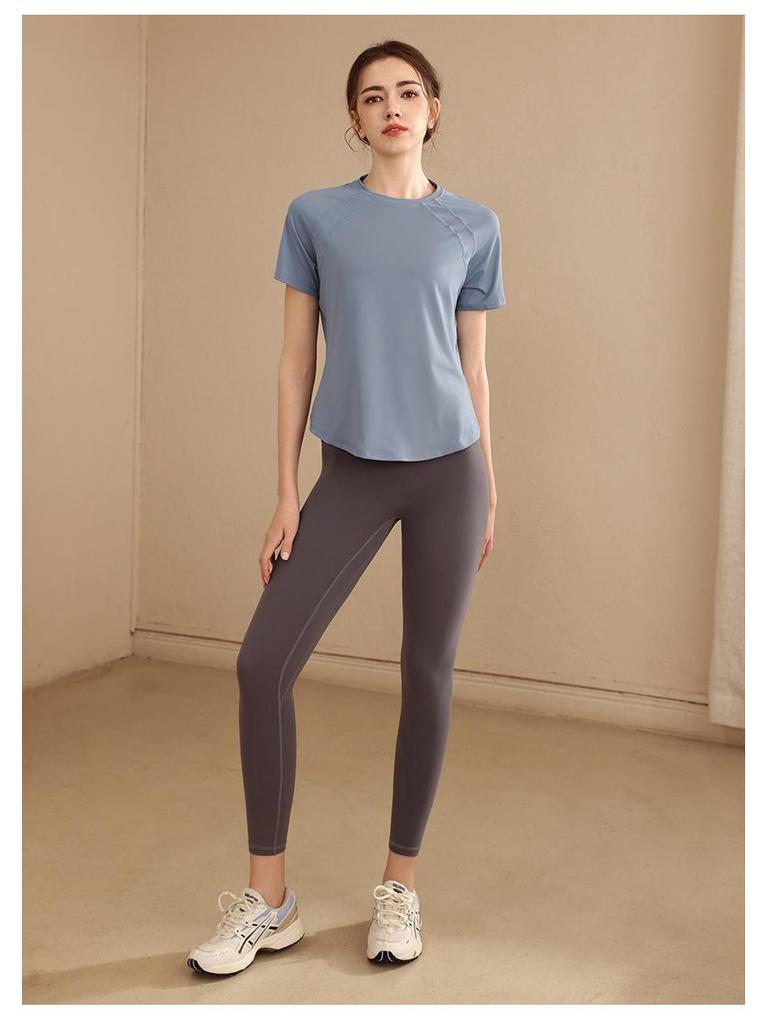 Women's Quick-Dry Loose Sports Top - 2025 Summer Short-Sleeve Yoga & Running T-Shirt, Breathable & Slimming.