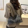 Stylish And Trendy Korean Style Large Capacity Women's Casual Tote Bag In Black And Brown