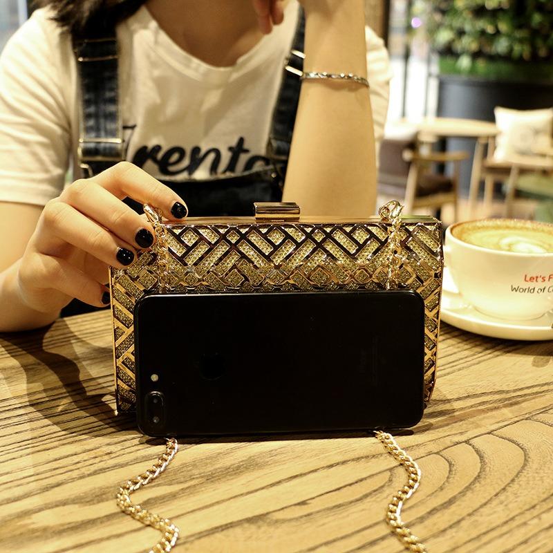 Fashion women's bags, new hand-in-hand grab bags, fashionable one-shoulder messenger small bags, tide night dinner bags