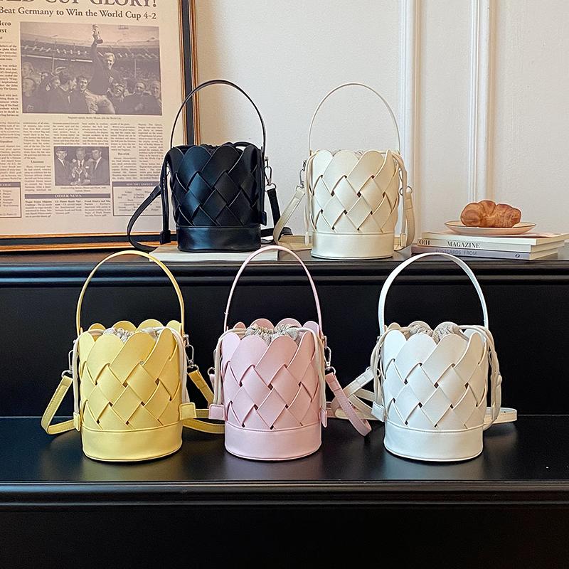 2 Set Bucket Tote Bag Ladies 2026 New Designer Hollow Out Woven Handbag Summer Crossbody Phone Bag Lipstick Pack Fashion Bag