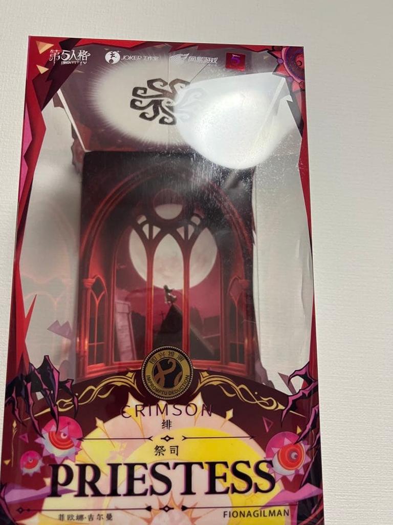 [USED] Only the figure of Scarlett the Priestess. No code for costumes etc.