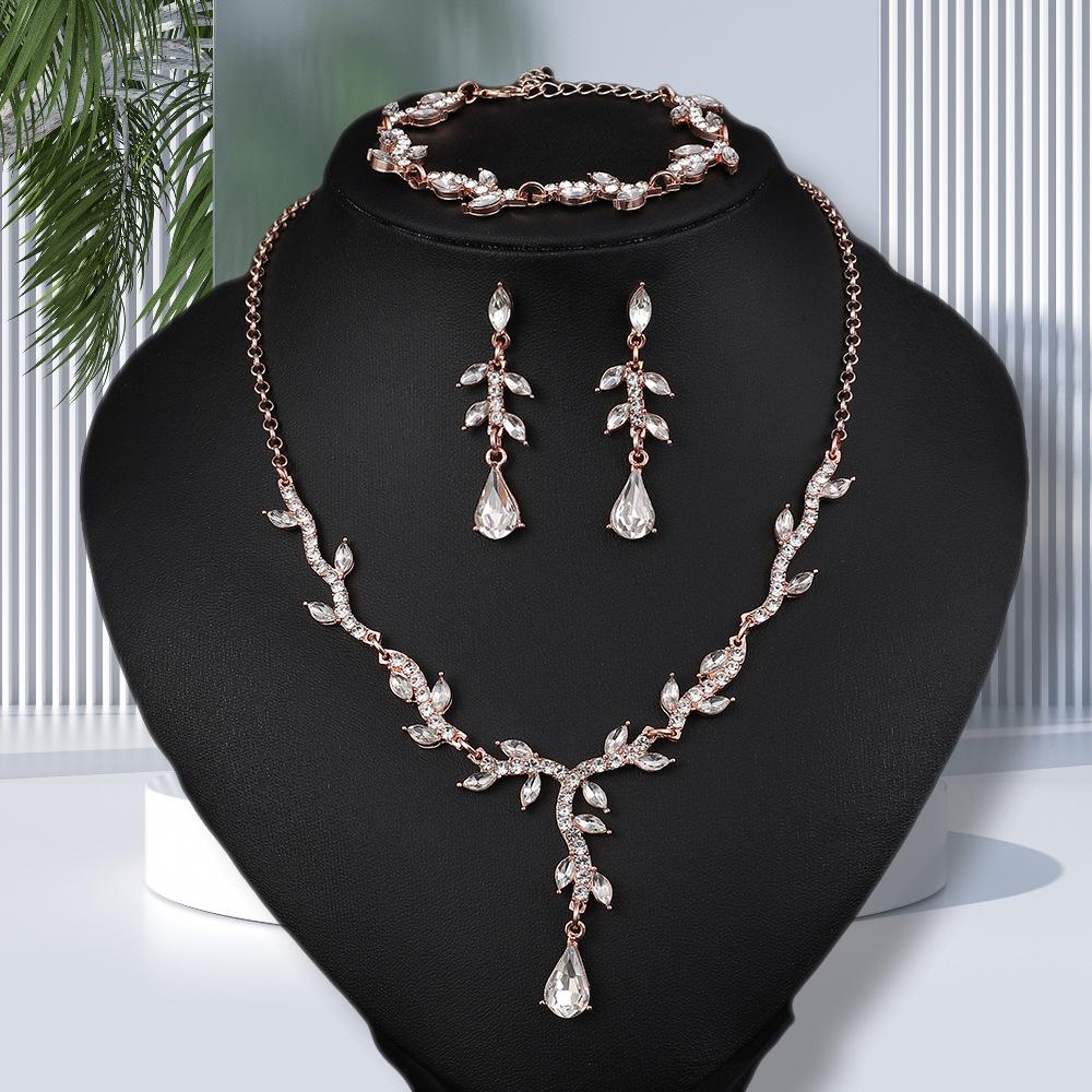 Elegant Women's Crystal Jewelry Set: Necklace, Earrings, Bracelet for Evening Dress