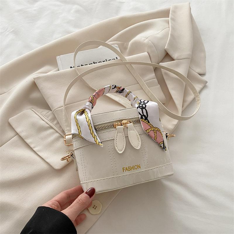 2025 New Model, Portable Box Bag, Women's Retro Fashion Bucket Bag, High-end Sense Niche Versatile Messenger