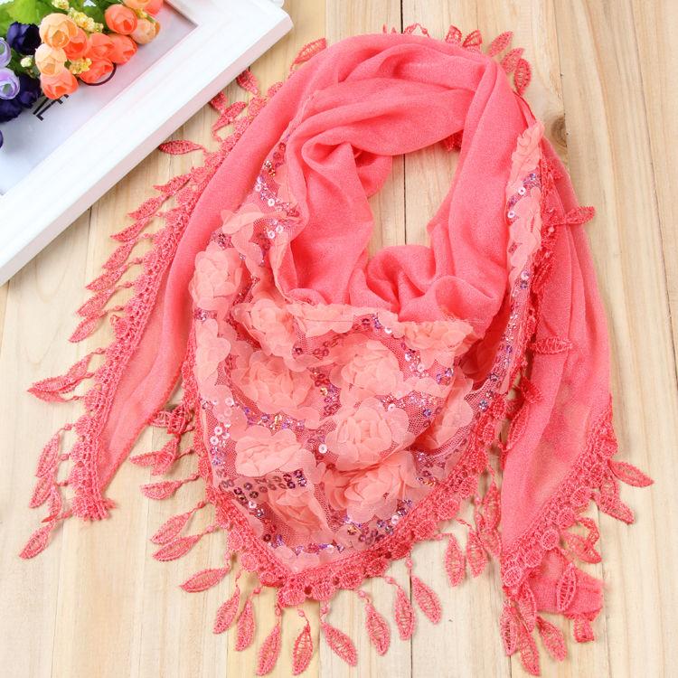 Damshawl, Höst- och vintersjalar, Triangulära sjalar, Broderade tofsar, Varma sjalar, Sidenhalsdukar och Huvuddukar