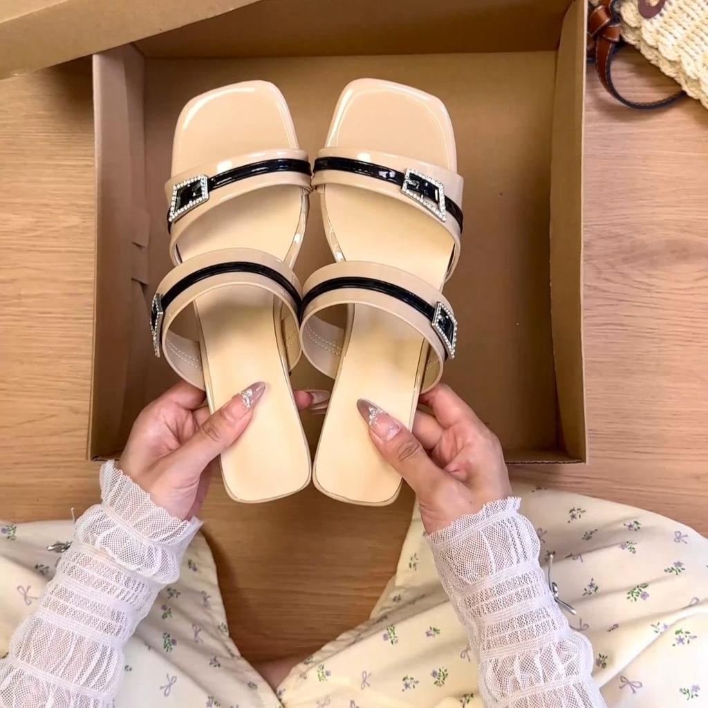 Nischen-Pantoffeln mit flachem Boden und einem Wort für Damen-Sommerbekleidung, neue, kühlende Strandurlaubs-Pantoffeln mit weicher Sohle