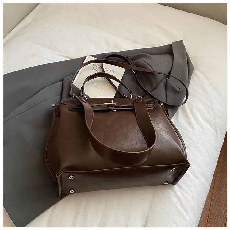 Commuting to work Large capacity retro tote bag women's 2025 new trend autumn and winter fashion versatile shoulder bag