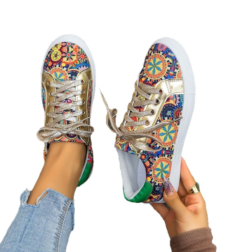 Außenhandel Übergröße Einzelne Schuhe Damen Frühling neu Europäisch und Amerikanisch 2025 runde Zehenpartie Board-Schuhe bedrucktes Canvas Damenschuhe