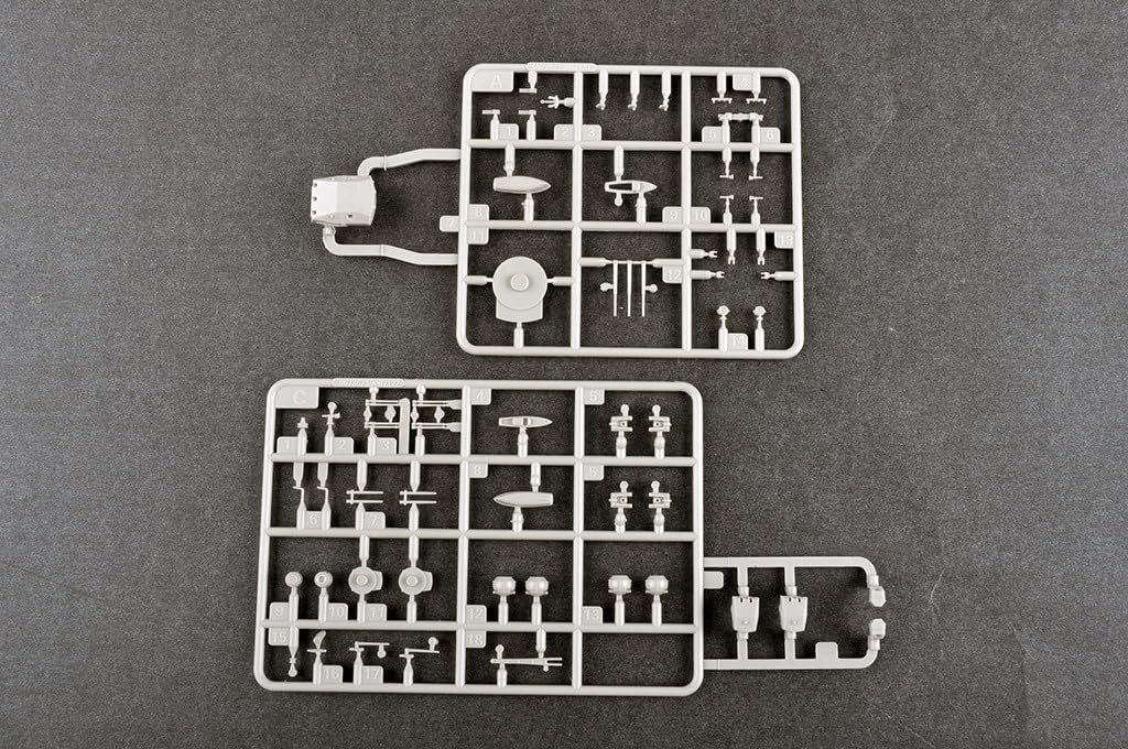 Trumpeter 1/700 German Navy Battleship Gneisenau Plastic Model 06736 Molded Color