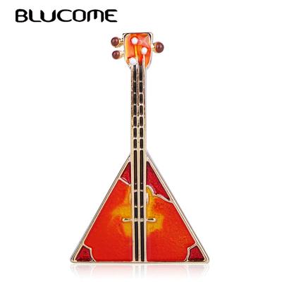 Kreative Musikalische Dreieck Gitarre Form Brosche Emaille Gold Farbe Schmuck Frauen Mädchen Bekleidung Schal Hut Tasche Pin Zubehör