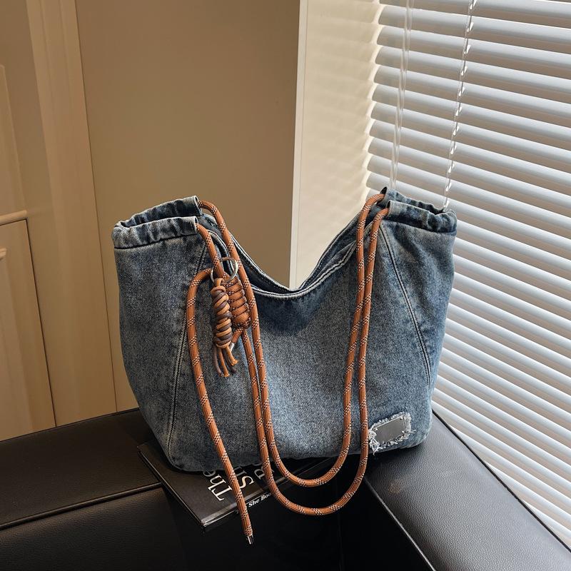 Γυναικεία Τσάντα Crossbody Tote από Τζιν Μεγάλης Χωρητικότητας – Μοντέρνα, Ευέλικτη, Απλό Σχέδιο