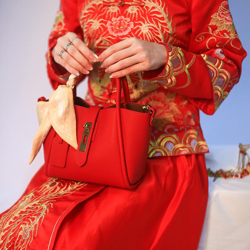 

Wedding bag 2025 new bride niche high-end wedding wedding women s large-capacity portable vegetable basket red bag