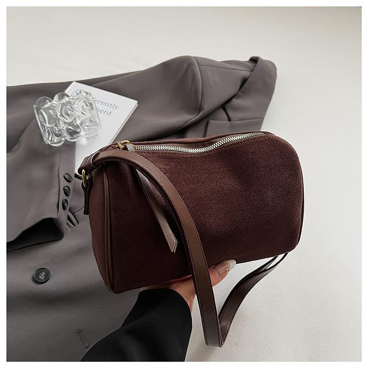 

Maillard замшевая маленькая квадратная сумка 2025 летняя мода простая сумка-подушка большая вместимость для поездок на работу на плечо мессенджер