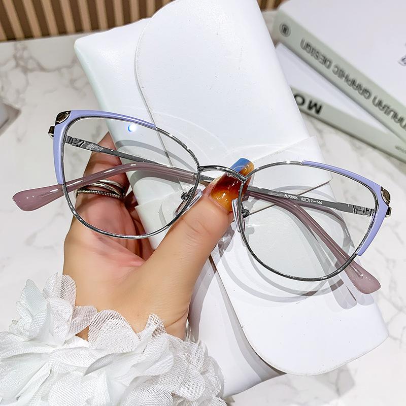 Cat's eye stainless steel floral pattern gold leg glasses frame versatile plain color-changing gray sunglasses can be matched with myopia glasses