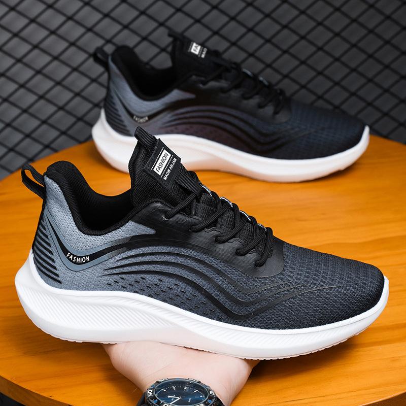 Spring and summer new breathable men's shoes with soft soles, anti slip and wear-resistant running sports and leisure shoes