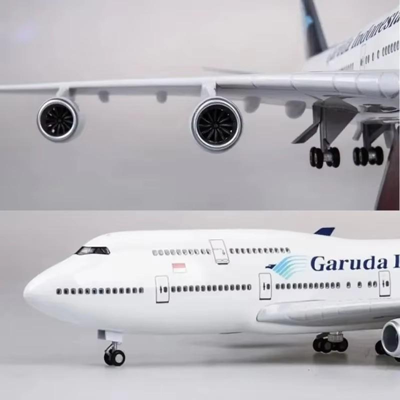 Plane 47CM 1/150 Scale Airplane Model 747 B747 Garuda Indonesia Aircraft Model with Light and Wheels Resin Plastic Ornament