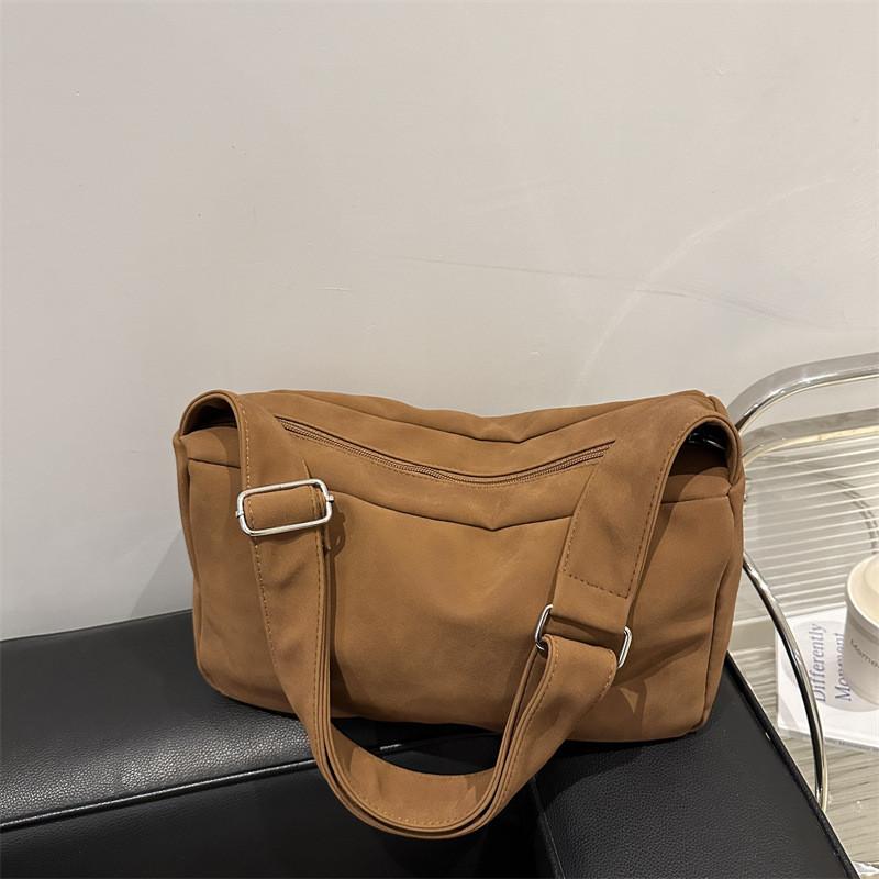 Large Capacity Trendy Fall Fashion Minimalist Design Stylish Pillow Bag For Daily Use In Black Brown And Coffee Colors