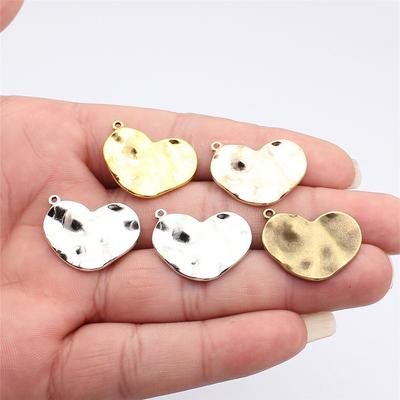 Pingente de Coração de Pêssego Amoroso Bronze Antigo Liga de Zinco Suprimentos para Fabricação de Joias para Pulseira de Meninas