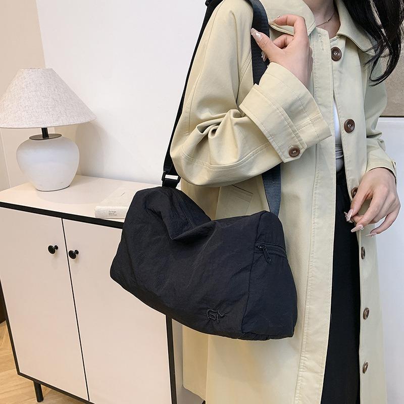 Autumn new solid color large capacity small square bag sports fashion simple leisure commuting shoulder messenger bag